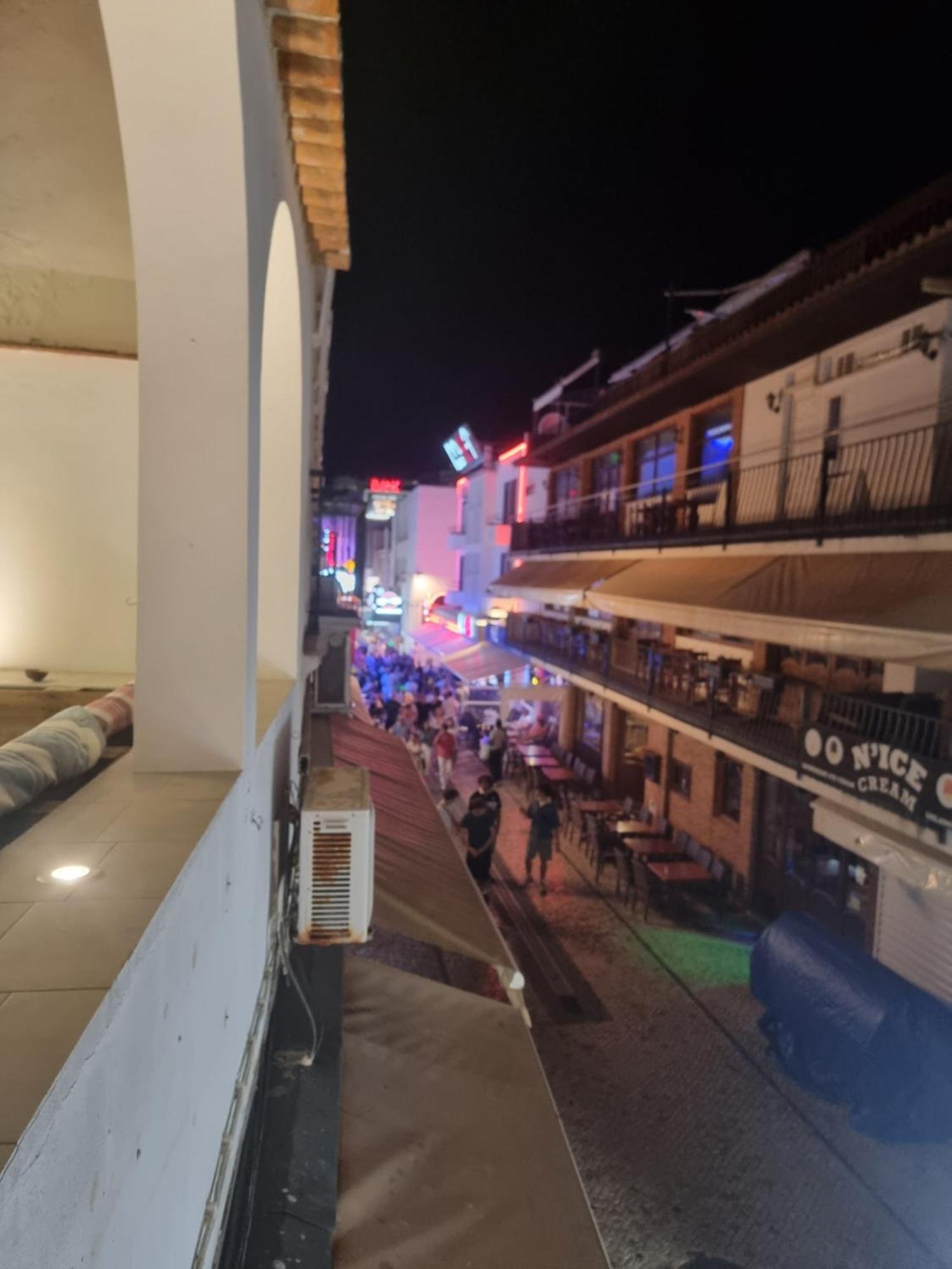Wonder Charm Guesthouse Albufeira Luaran gambar